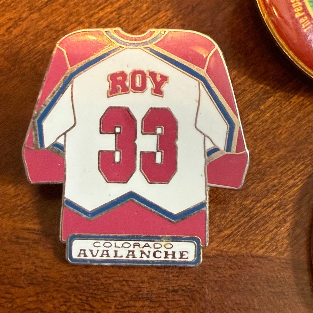Vtg Patrick Roy‎ Colorado Avalanche Jersey Pin Set 1999 2000 Pepsi Center Flag - Picture 5 of 10